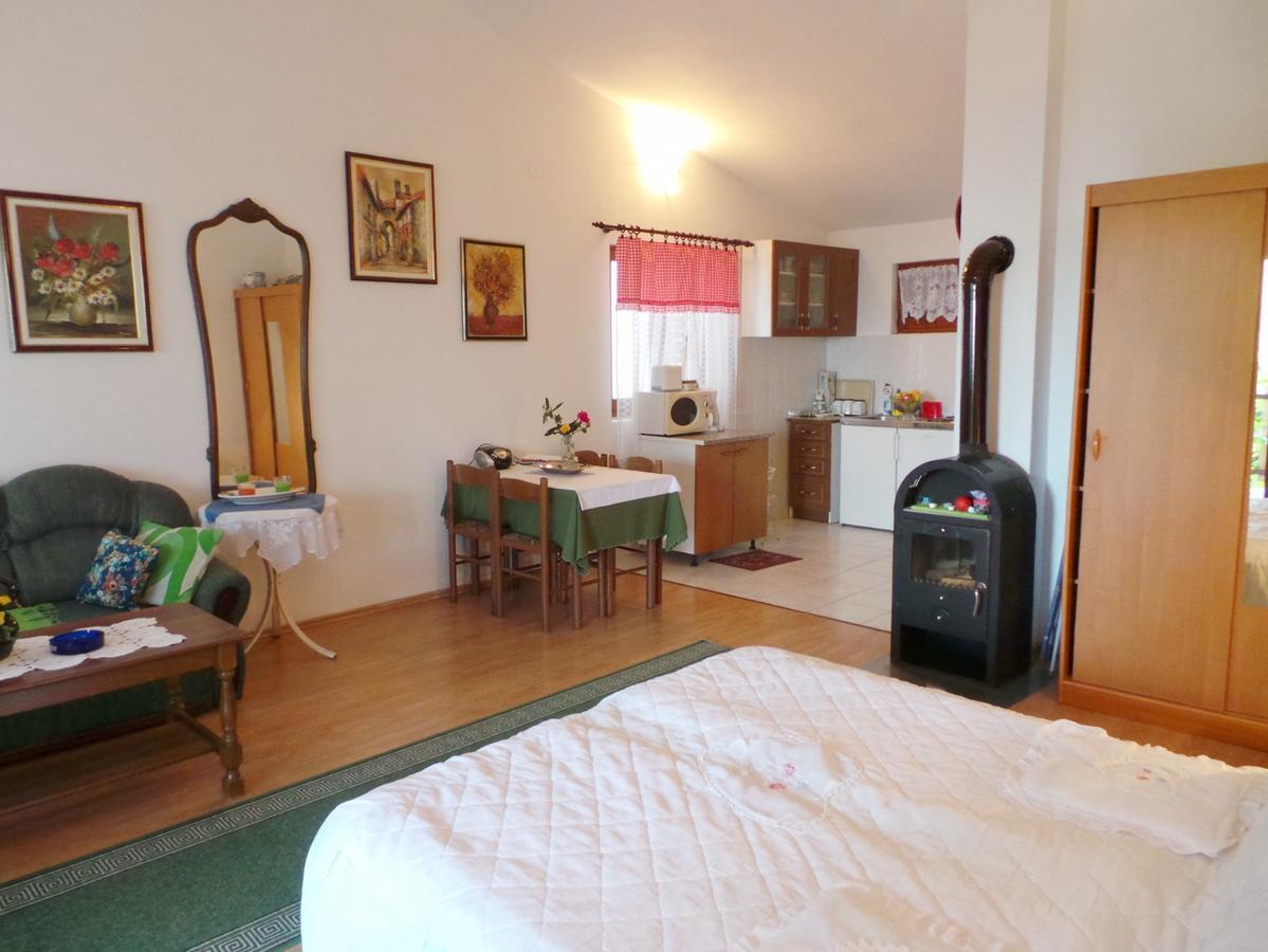 Apartments in Karlobag/Velebit Riviera 17083 Zimmer foto